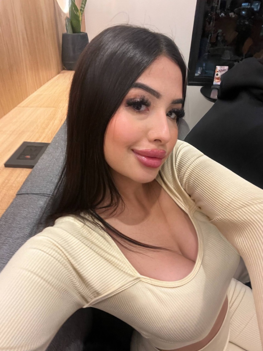 RealAndrew3's tweet image. subtle, but not simple 🍂