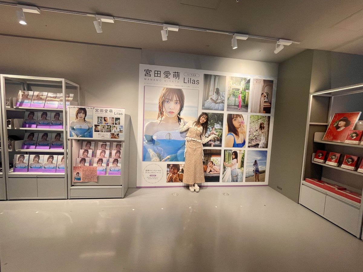 SHIBUYA TSUTAYAさんでは、超特大パネルにたっっくさんコメントを書い