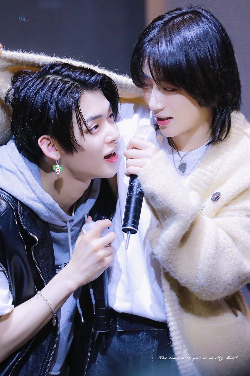 A_ttoYB's tweet image. 눈못마주치는거봐라