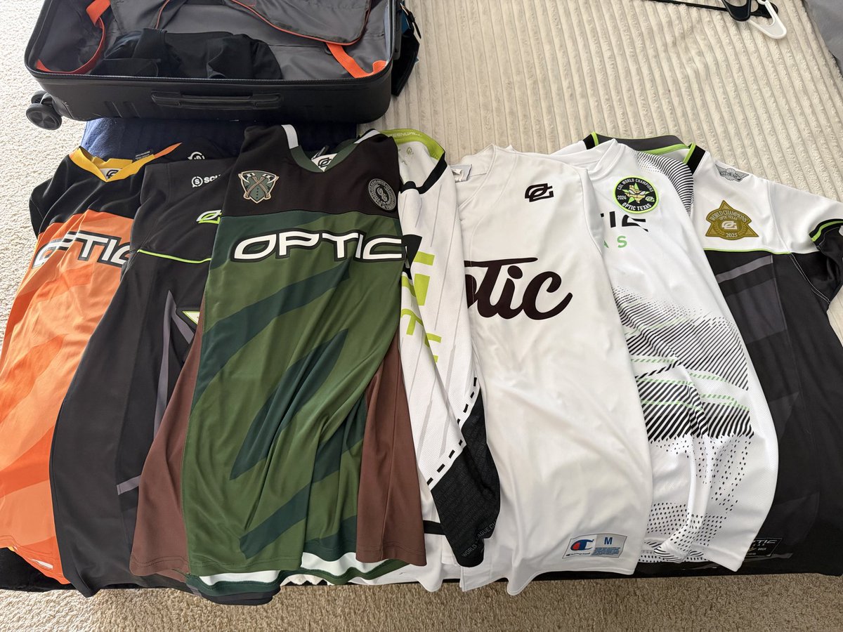 AstroSlays tweet media