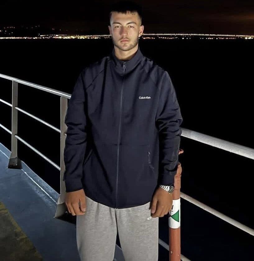 17 yaşındaki sıra arkadaşımız Yiğit Efe Akpınar, zeytin bağında kuyu temizliği yaparken hayatını kaybetti. Yiğit'in ölümüyle, 2026 yılının daha ilk ayında, iş cinayetlerinde hayatını kaybeden çocukların sayısı 3 oldu.

Aramızdan kopardığınız her kardeşimiz için sözümüzdür: