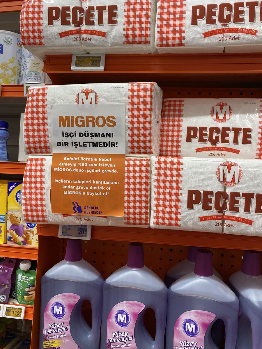 gdevirecek111's tweet photo. İzmir ve başka birçok ildeki Migros marketlerde stickerlarımızla teşhir çalışmalarımızı sürdürüyoruz. Gençlik olarak işçi düşmanı işletmelerin karşısında durmaya devam edeceğiz. https://t.co/HCzNvw2biF