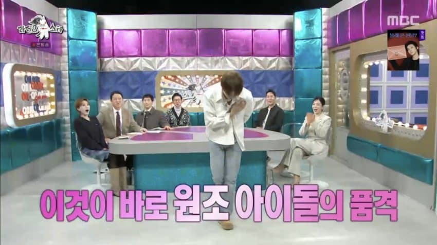 이거 보니까 생각난 것. 1/27 공연에서 살풋봐서 잘못봤나? 싶었던게 오늘 또 정확하게 하길래..! 리디아가 여기 남으라고 말하기 바로 직전에 비틀쥰스 페도라 모자 끝 살짝 잡고 집에 남은 사람들 향해 눈인사 싱긋 목례하는거 미침 진짜 그 머리 그꼴을 하고도 품격있으셔요ㅠㅠ(positve)