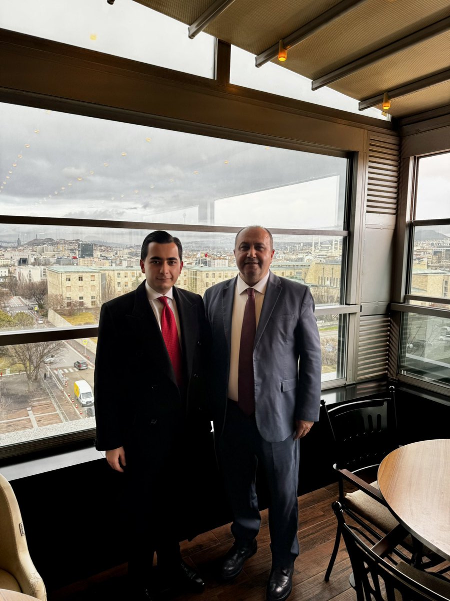 Emirdağlı hemşehrimiz, TBMM Başkan Müşaviri kıymetli Cengiz abimiz, bizleri misafir etti.
Ayrıca tüm Emirdağlı hemşehrilerimize selamlarını iletti..