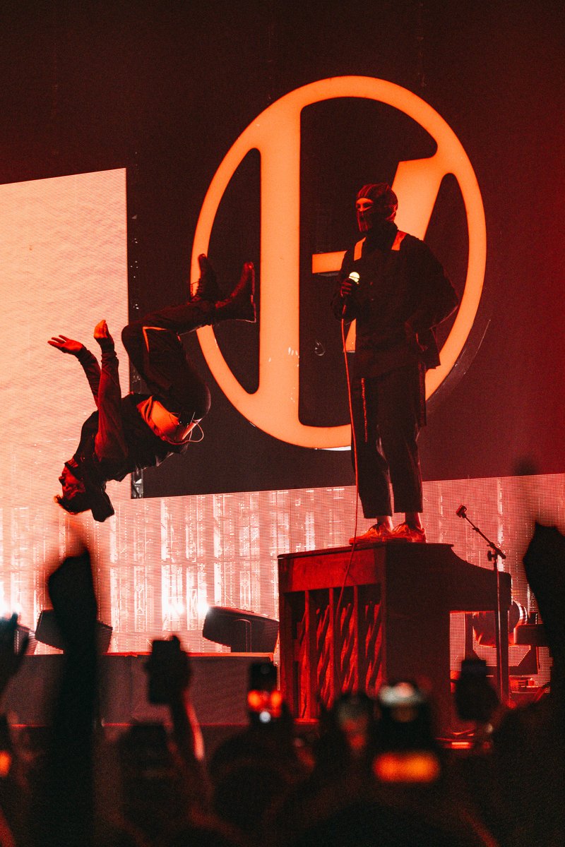 1 año. <a href="/twentyonepilots/">twenty one pilots</a>