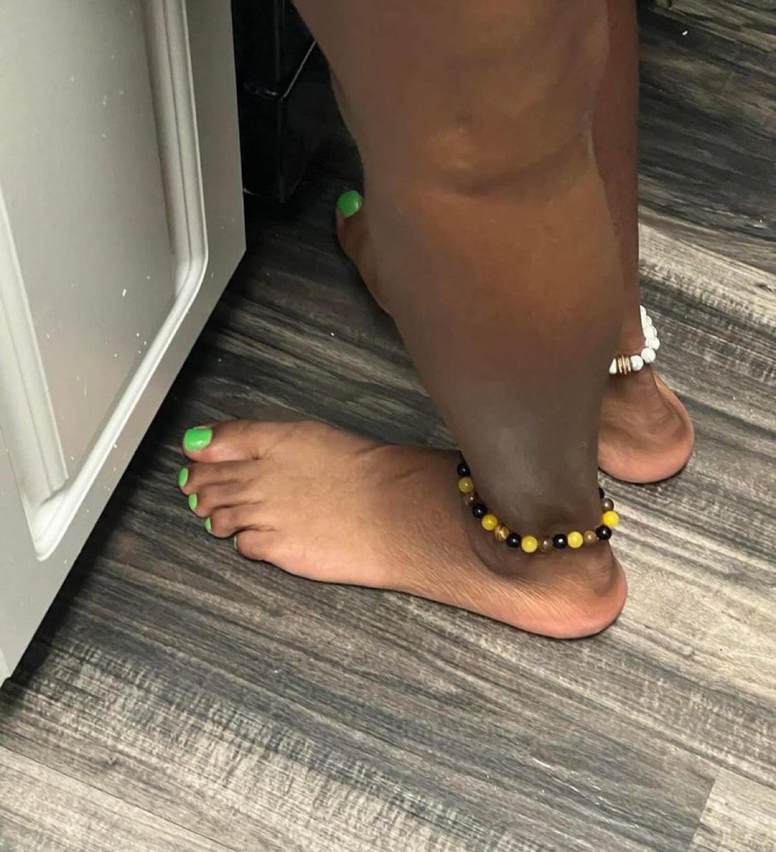 My girlfriend's feet are so nice😍