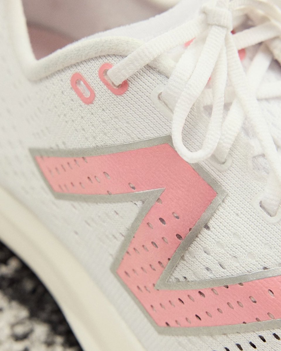 TrackGirlz tweet media