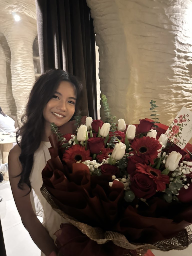 pixiexxbloom_'s tweet photo. Love. 🌹🤍

~
RITMO BY KRISSHA

#KrisshaCharmsAtIncanta 
#KrisshaViaje | @imkrisshav https://t.co/QA5fd9O6es