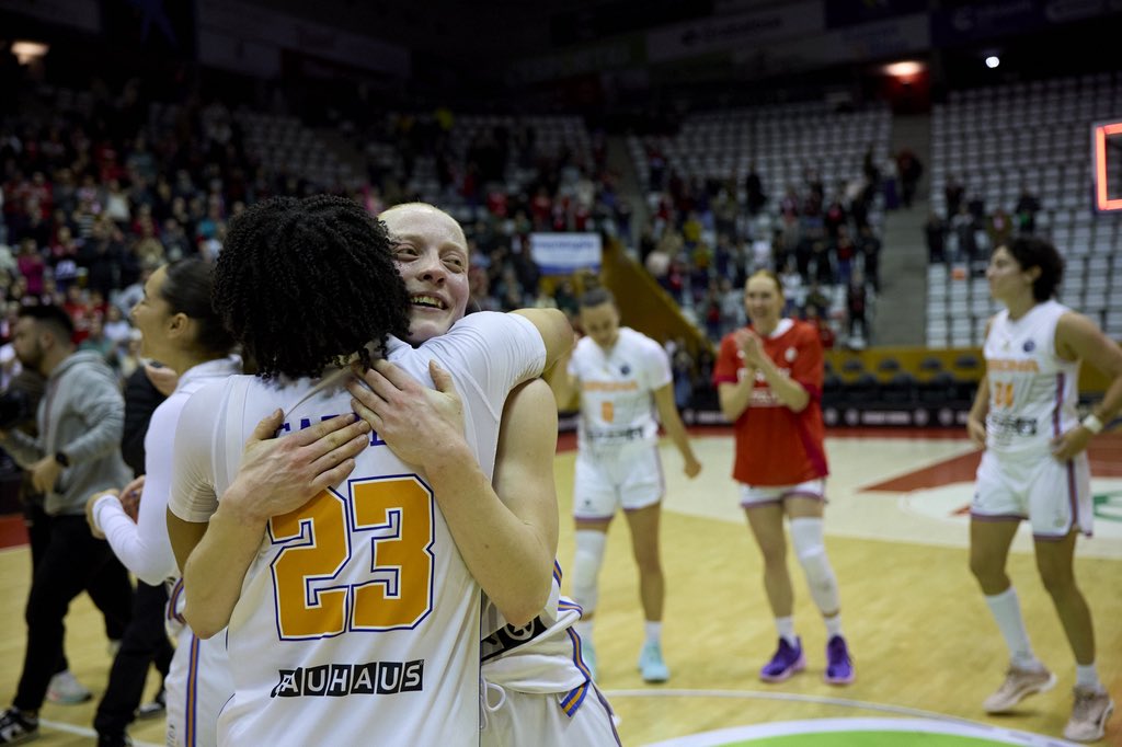 Nights like this 🌙

#EuroLeagueWomen x <a href="/unigirona/">Spar Girona</a>