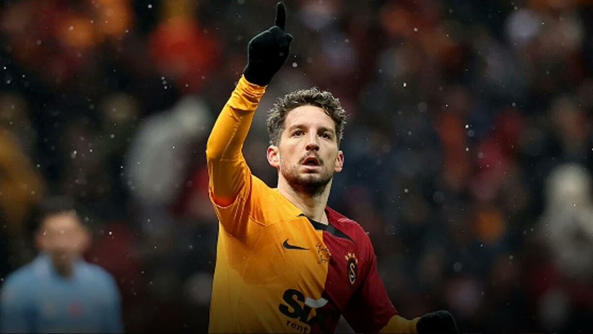 Mertens’i evden çağırıp getirseydiniz, İlkay’dan daha çok tempo verirdi.
#MCIvGS