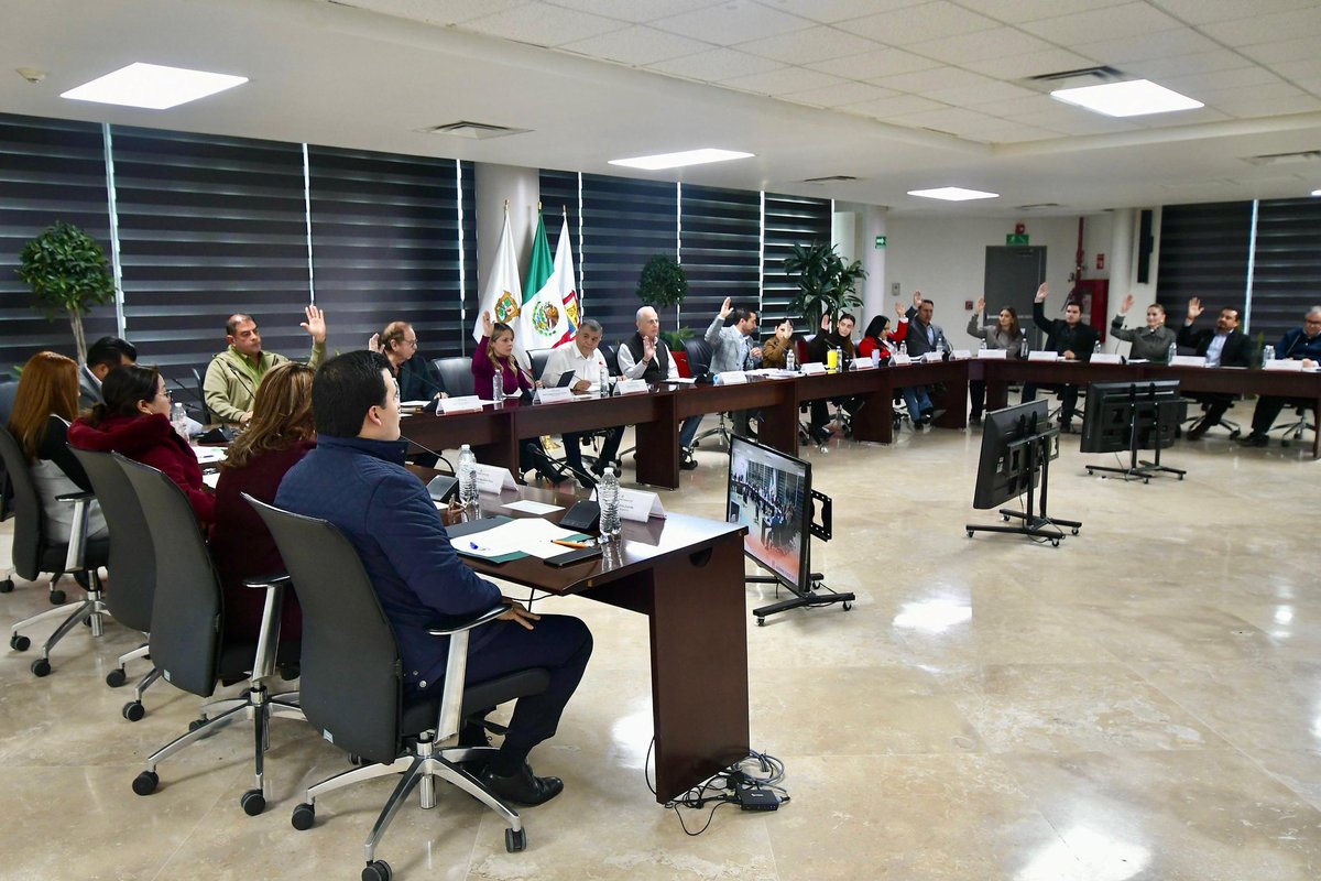 RomanCepeda's tweet photo. En la vigésima cuarta Sesión Ordinaria de Cabildo, entre otros acuerdos, aprobamos programas e iniciativas para apoyar la economía de las familias torreonenses. Trabajando en equipo, #TorreónSiemprePuedeMás 👊. #CoahuilaPaDelante https://t.co/7dYRGP412Y