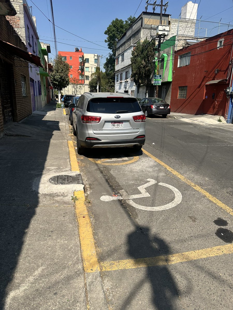 IxcheelC's tweet photo. @UCS_GCDMX  como le hago para que respeten mi balizado ? Quizá una sanción por parte de tránsito los  haría entender , me podrían apoyar https://t.co/cSMz1ko5DM