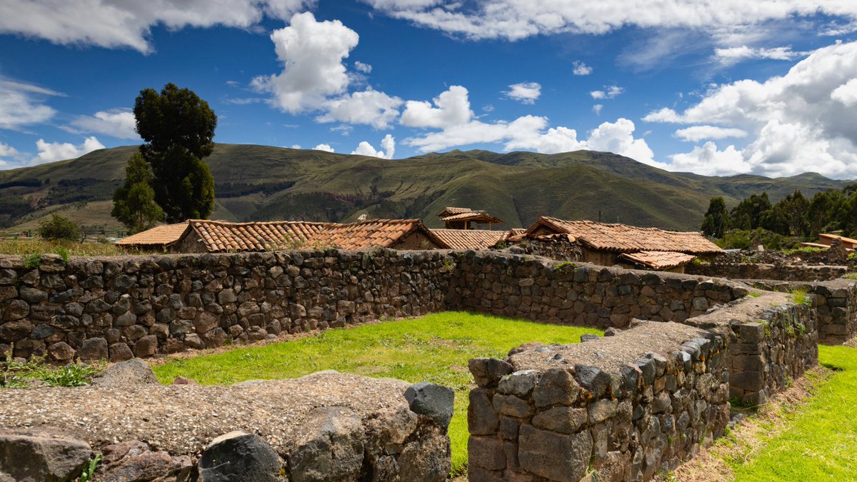 JoelPalacios655's tweet image. En la Ruta del Sol, Raqchi ofrece una pausa histórica que revela la importancia ceremonial y arquitectónica del mundo inca en el altiplano andino.
Enlace:avalostours.com/la-ruta-del-so… 
#Peru #RutaDelSol #Raqchi #Cusco #Puno #ViajesPeru