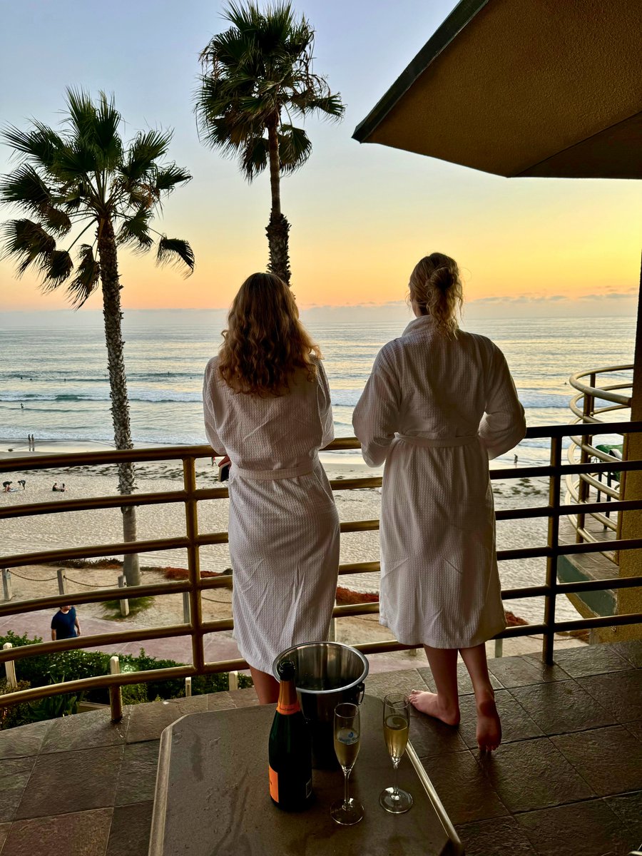 Pacific Terrace Hotel tweet media