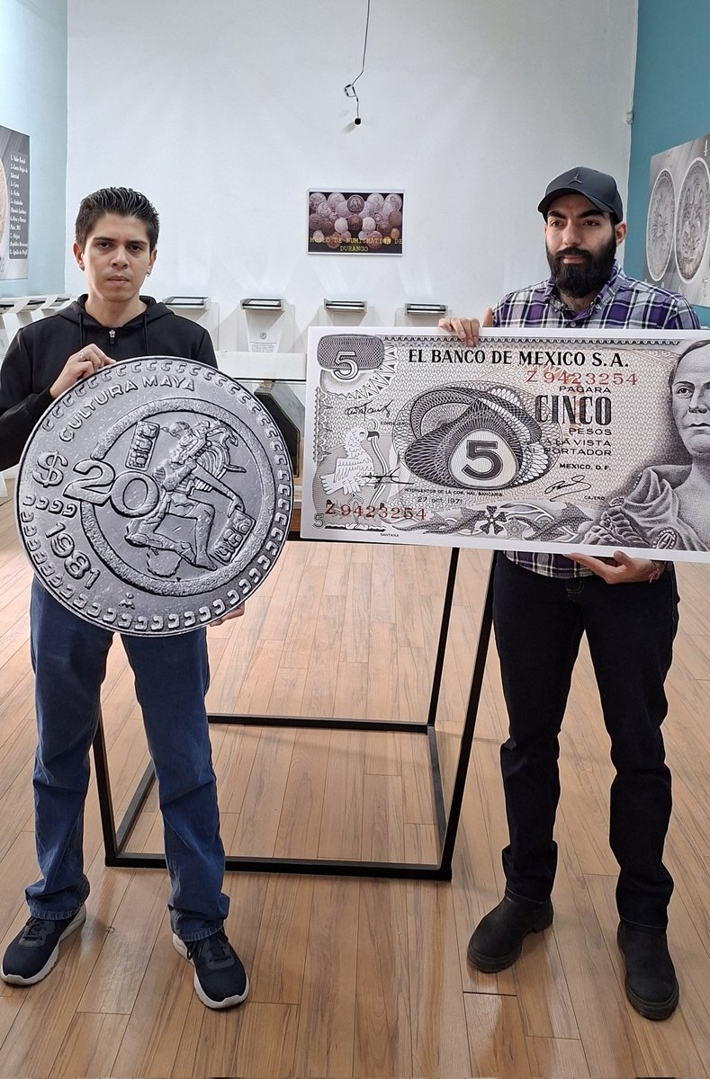 Hoy los alumnos de la universidad Lobos visitaron el museo numismático para conocer un poco mas de la economía de siglos pasados y se divierten por medio de la numismatica.