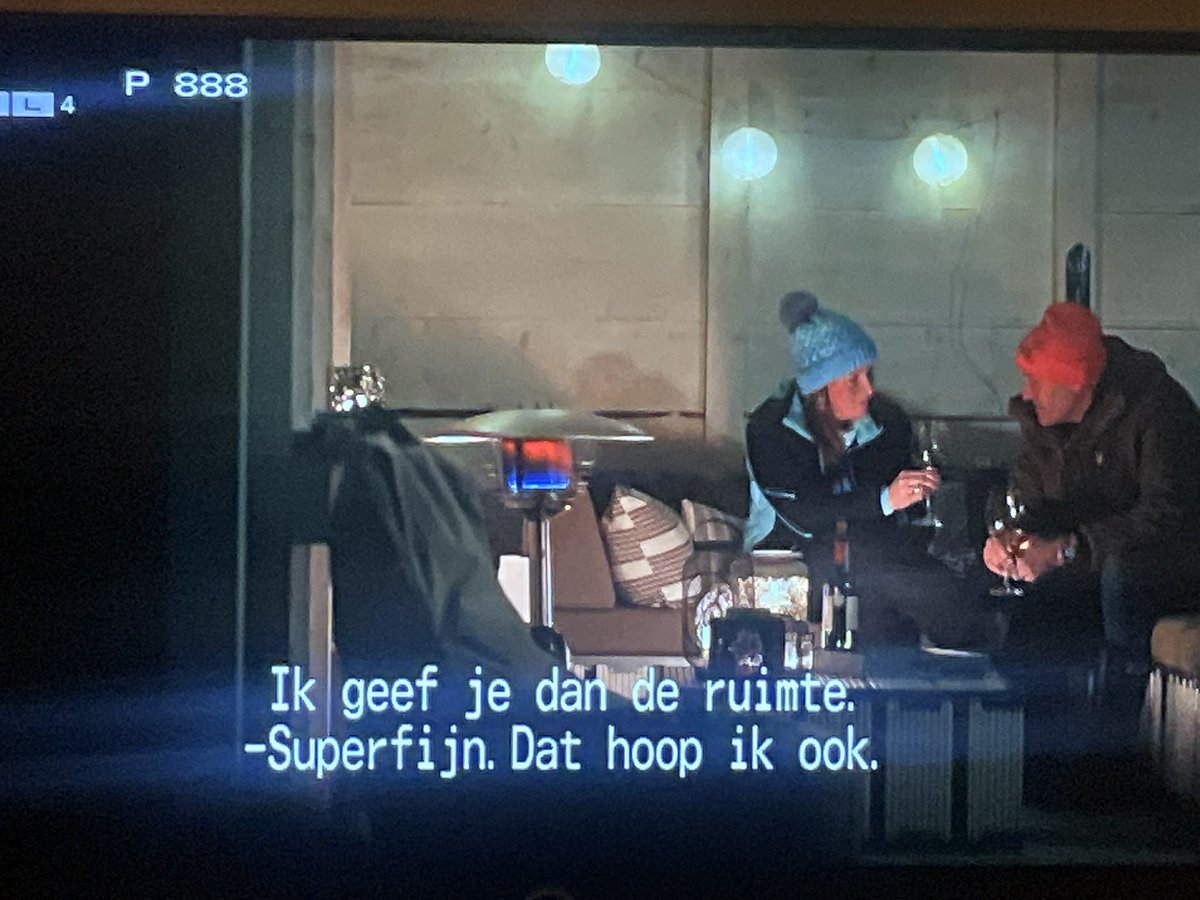 montflor's tweet image. Glibbert zegt precies de dingen die Elsje graag wil horen. Elsje is -te- lang alleen geweest en zit nu zo op haar roze wolk dat de andere mannen gewoon geen kans meer maken. Dat is wat manipulatieve aandacht doet…#wintervolliefde