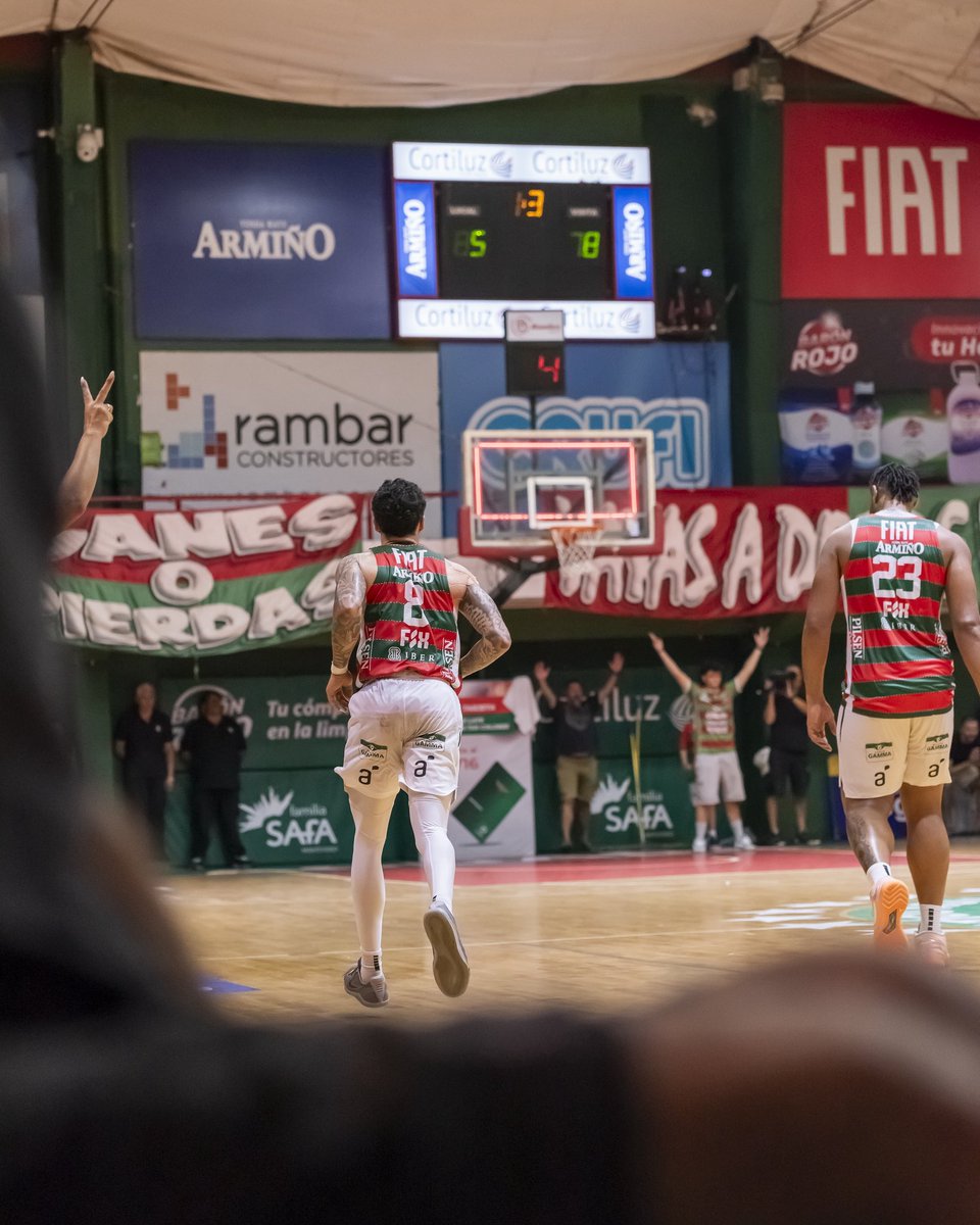 Hombre hace su trabajo y se va.