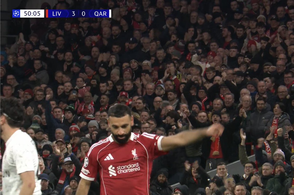 📸 - The Liverpool fans will ALWAYS love Mo Salah, what a sight!