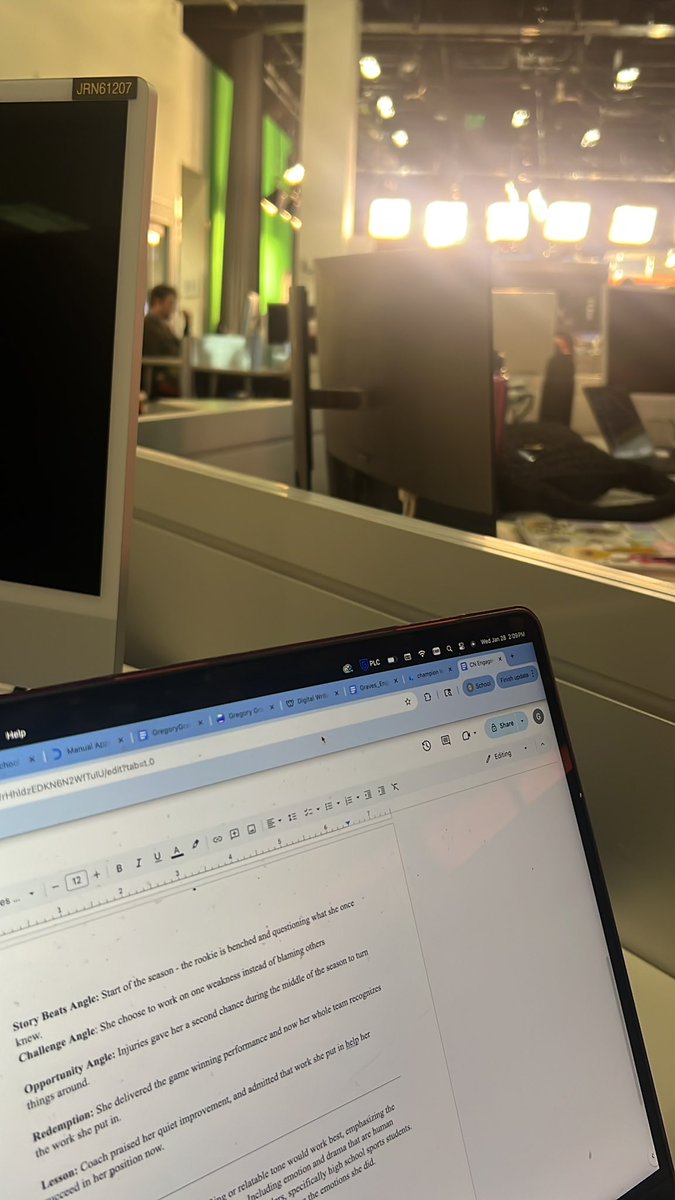 Greg_Graves_4's tweet photo. Another day in the office … another beat figured out… who you got winning the #Championsleague finals? https://t.co/j7Xltu9EH0