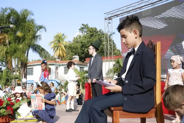 Mientras quede un niño que recite y lea a Martí la Revolución seguirá triunfando.
#MartiVive 
#ProvinciaGranma