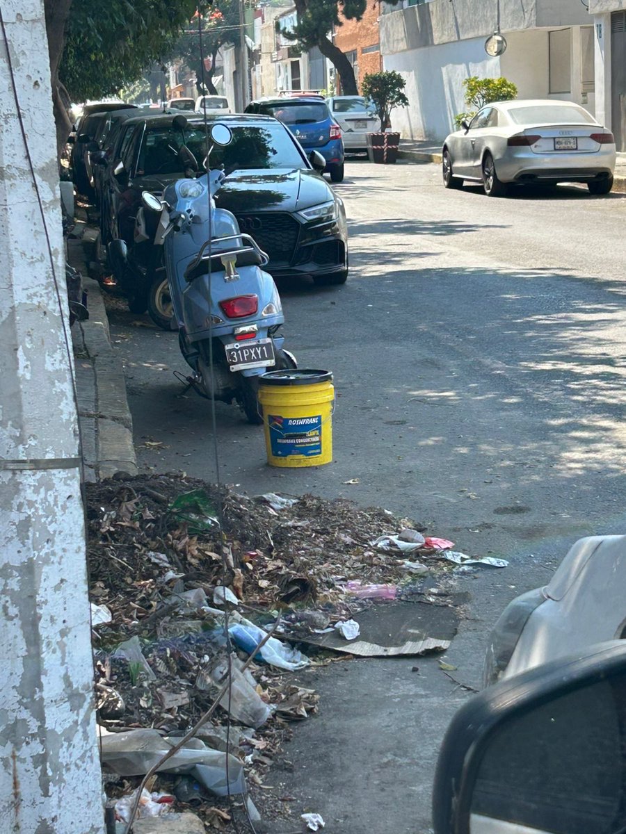 dabrenperez's tweet photo. @UCS_GCDMX @YSaramp @TlalpanAl Comparto fotos de los objetos que volvieron a colocarse, obstruyendo la vialidad e impidiendo el estacionamiento en calle Forestal, Arenal, Huixquilucan y calles aledañas. 🚧📸 https://t.co/aFDQvCg0QV