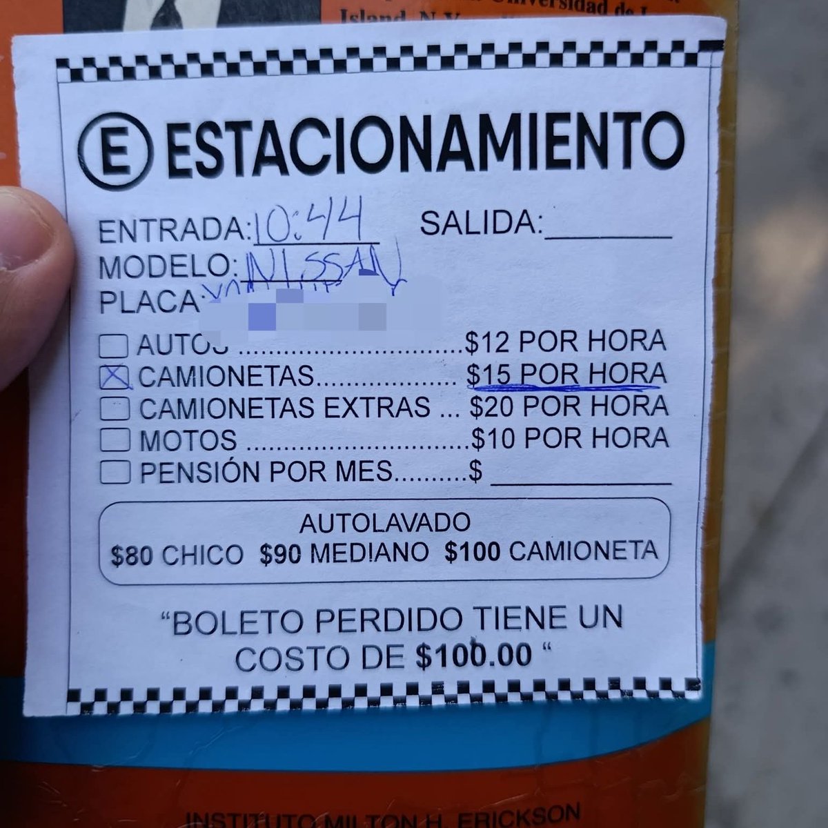 El problema de los franeleros extorsionadores en Puebla es tan grande que en algunas partes ya hasta dan boleto 😂

La extorsión normalizada de la vía pública

Esto me lo mandaron de la recién renovada recta de AA por el edificio del SAT

Cuánto te toca de ahí <a href="/armentapuebla_/">Alejandro Armenta</a> ?