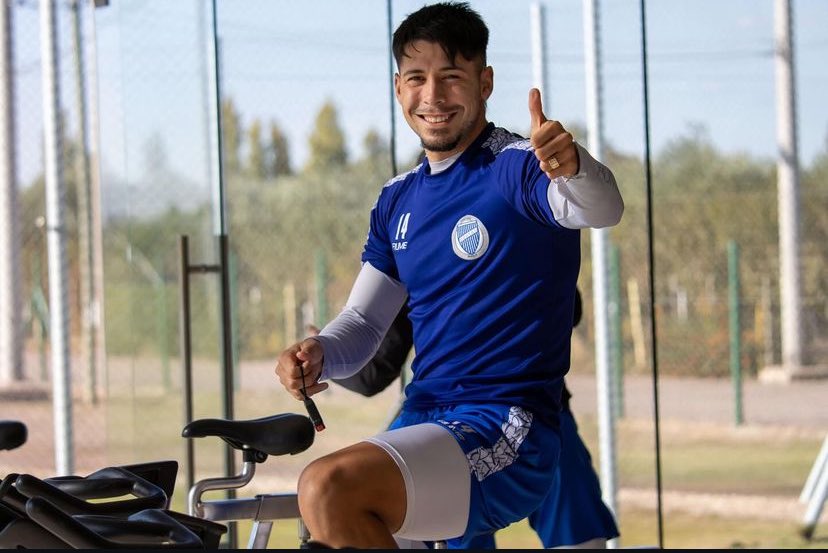 La oferta que envió #Peñarol 🇺🇾 por el "Indio" Fernandez que desde #GodoyCruz calificaron como irrisoria fue, préstamo por un año con cargo de 150 mil dólares (en dos pagos) y opción de compra de 1.9MDD, con promesa de minutos para el jugador. 

⚠️A prestamo no sale del Tomba.