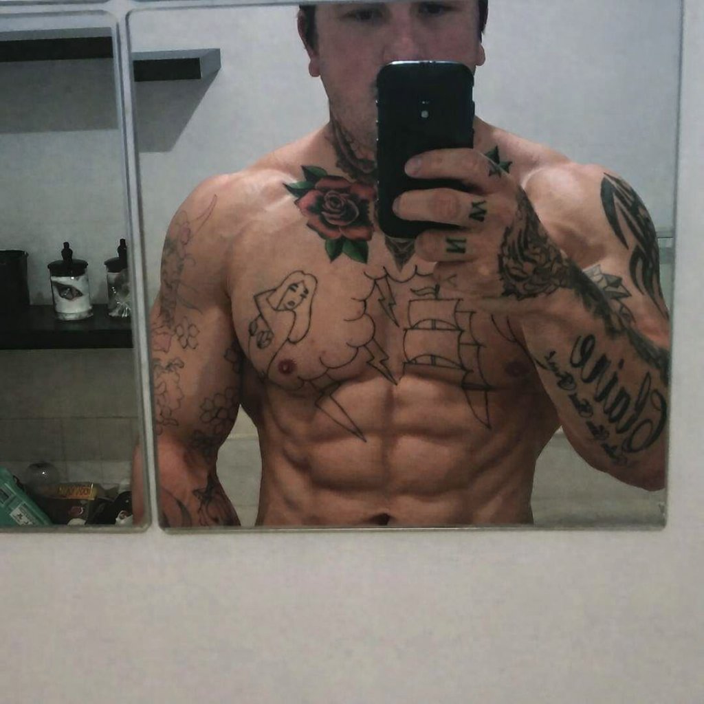 AFTER 3 LONG YEARS OF HARD WORK TRAINING AND GETTING MY MIND STRAIGHT I AM FINALLY HAPPY WITH MY PHYSIQUE