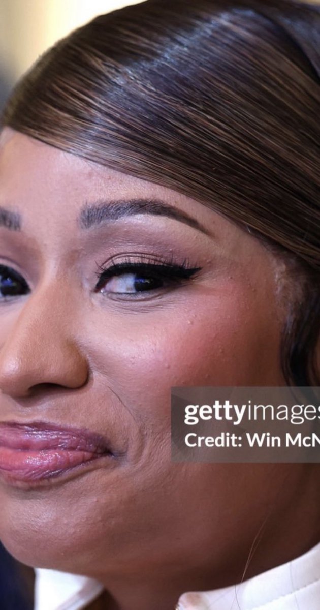 bobussyy's tweet image. The glue and press on nails because she’s lost her gay glam team 😭 #nickiminaj