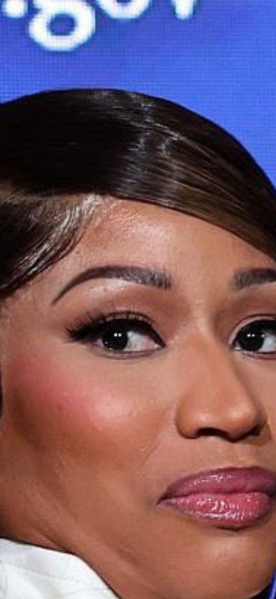 bobussyy's tweet image. The glue and press on nails because she’s lost her gay glam team 😭 #nickiminaj