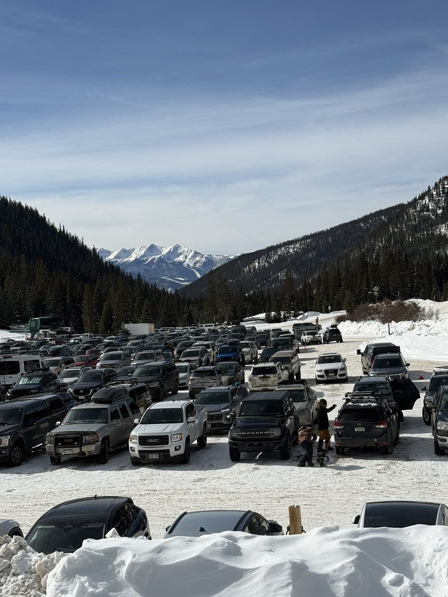 RealFish's tweet image. 1st stop ski mountains🫡