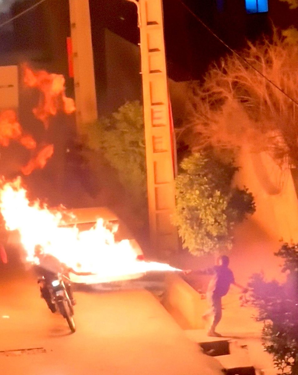 ادعای ایران دوستی میکنن همونایی که 
واسه تغییر رژیم و براندازی امیدشون به آمریکاست.
منم جزء کشته شده‌هام
روحم داره براتون مینویسه.
#مزدوران_غرب
#عملیات_تروریستی_۱۸دی
#January8TerroristAttack