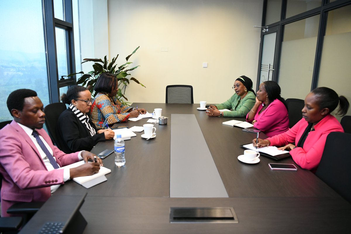 unwomenrwanda's tweet photo. UN Women`s leadership met with @SekamanaTherese, Chair of @PSF_Specialized, recognizing the cluster’s leadership in building women’s entrepreneurship &amp; financial inclusion. They explored strategic avenues to scale private sector–driven impact for #WomenEconomicEmpowerment. https://t.co/3k5rR8GyOi