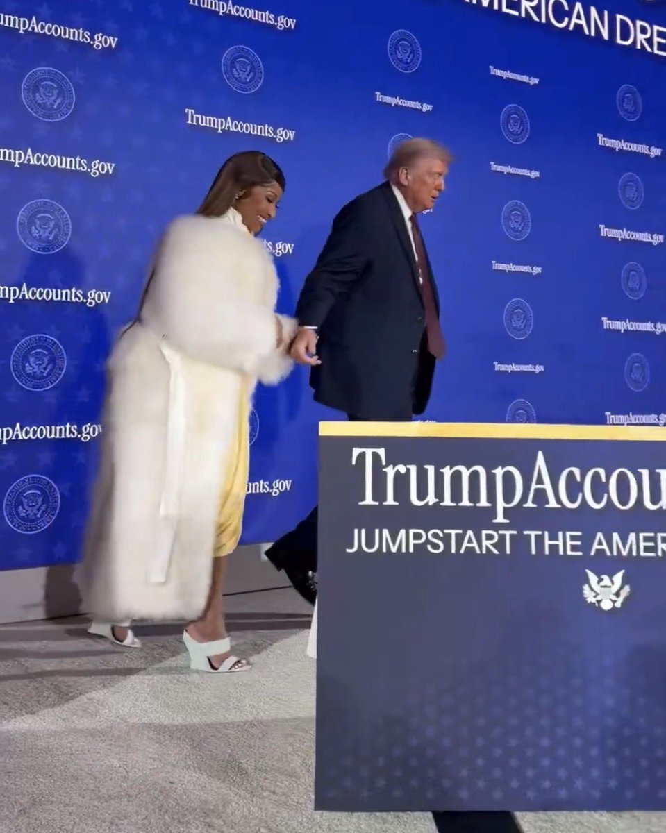 THEY ARE HAVING A BIG OFF 😭😭😭