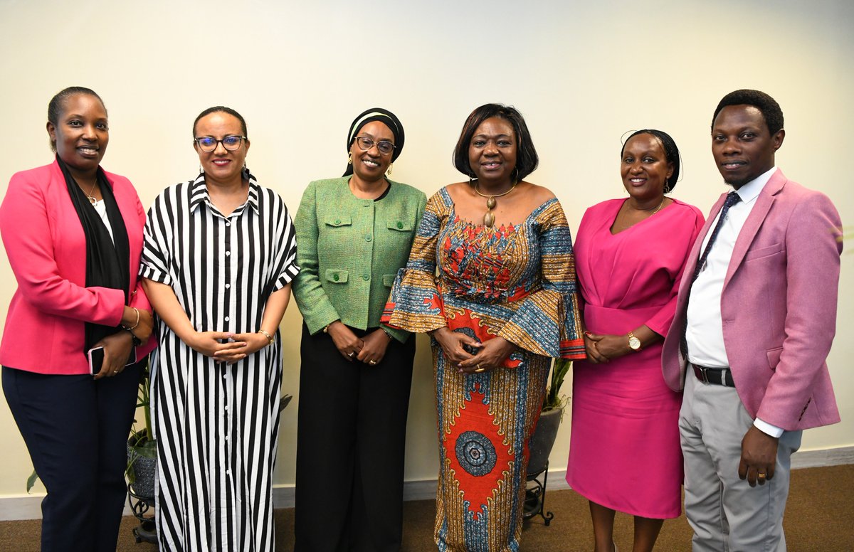 unwomenrwanda's tweet photo. UN Women`s leadership met with @SekamanaTherese, Chair of @PSF_Specialized, recognizing the cluster’s leadership in building women’s entrepreneurship &amp; financial inclusion. They explored strategic avenues to scale private sector–driven impact for #WomenEconomicEmpowerment. https://t.co/3k5rR8GyOi