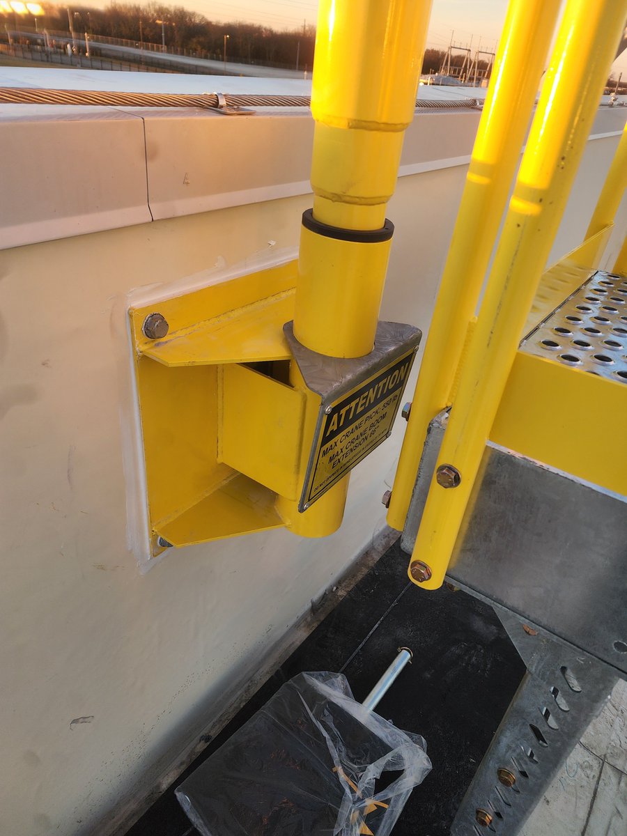 EDGEFallProtect's tweet photo. EDGE Fall Protection installed a wall-mounted davit crane and access platform to support controlled elevated work. Designed to align with OSHA 29 CFR 1910.140 and ANSI Z359 fall protection requirements. 🦺 

#FallProtectionSystem #DavitCrane #AccessPlatform https://t.co/ldcPwDEaud