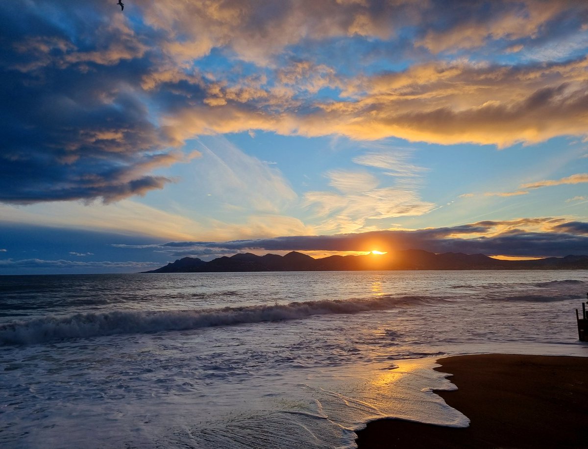 vanessavalence1's tweet image. #Sunset #SunsetLovers 
#Cannes