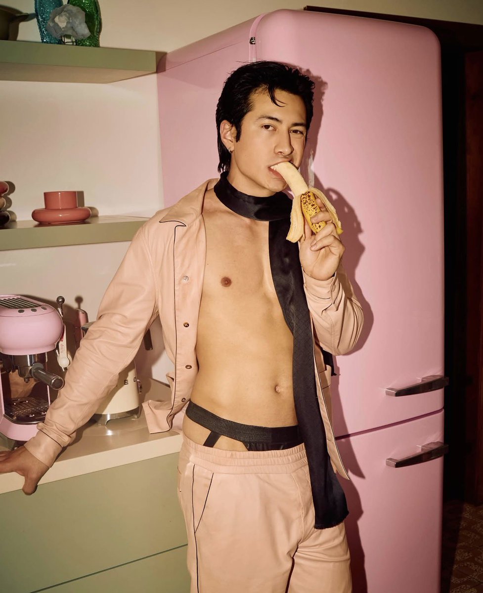 PopCrave's tweet image. Hudson Williams for Wonderland.

📸: Davis Bates