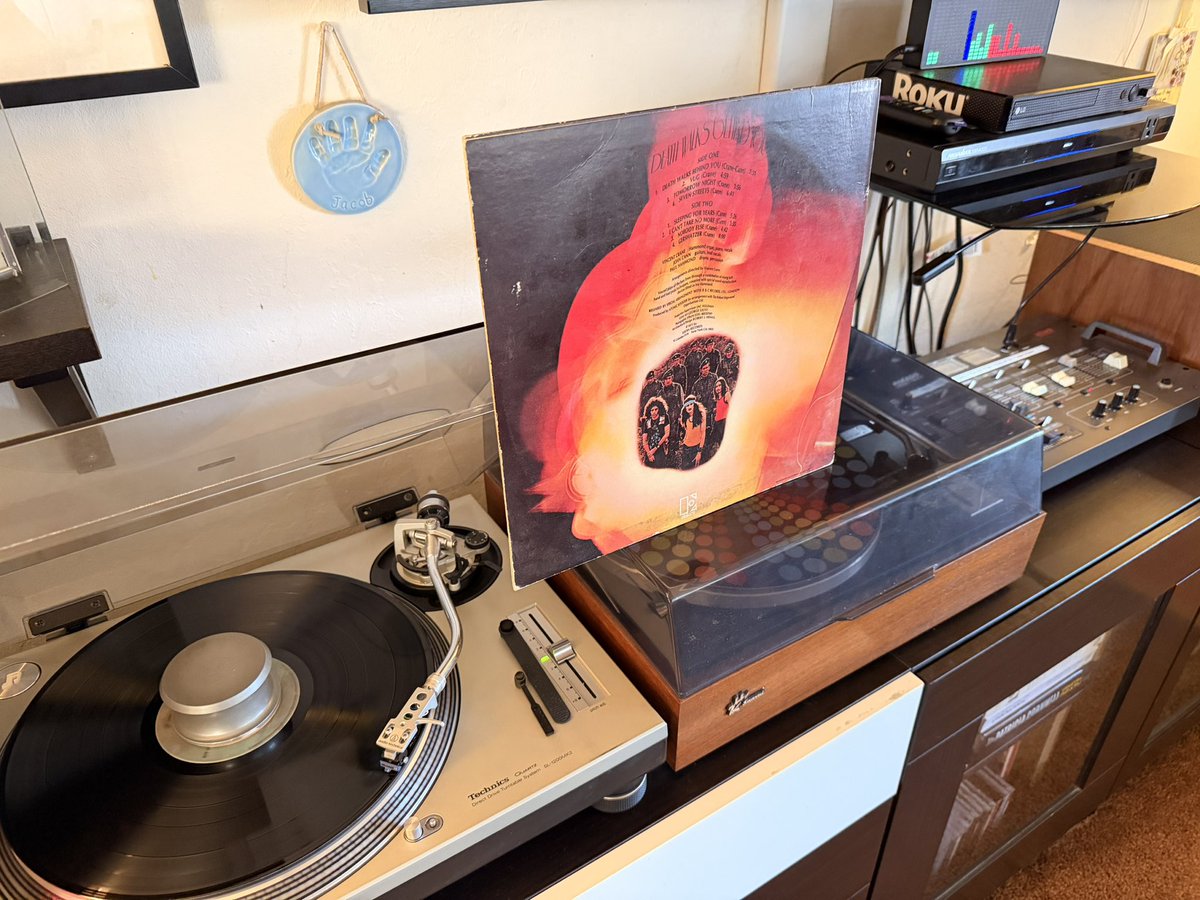 MrSaratoga's tweet image. First up, the 2nd album by Atomic Rooster, and first to receive a US release.

Vincent Crane, John Du Cann, John Hammond

Atomic Rooster
“Death Walks Behind You”
Electra EKS-74094
Pitman pressing
1971

#atomicrooster #nowplaying #vinylcollection