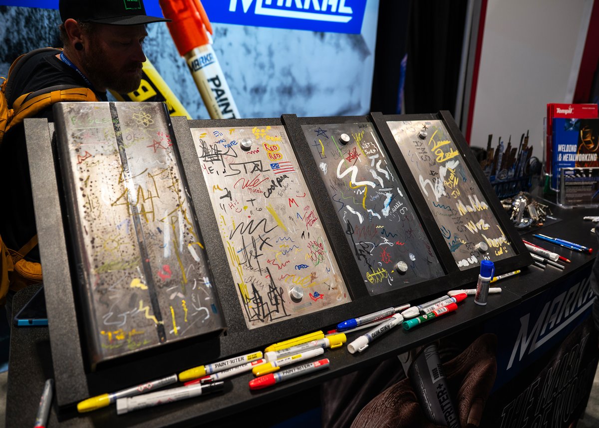 Featherlite Exhibits tweet media