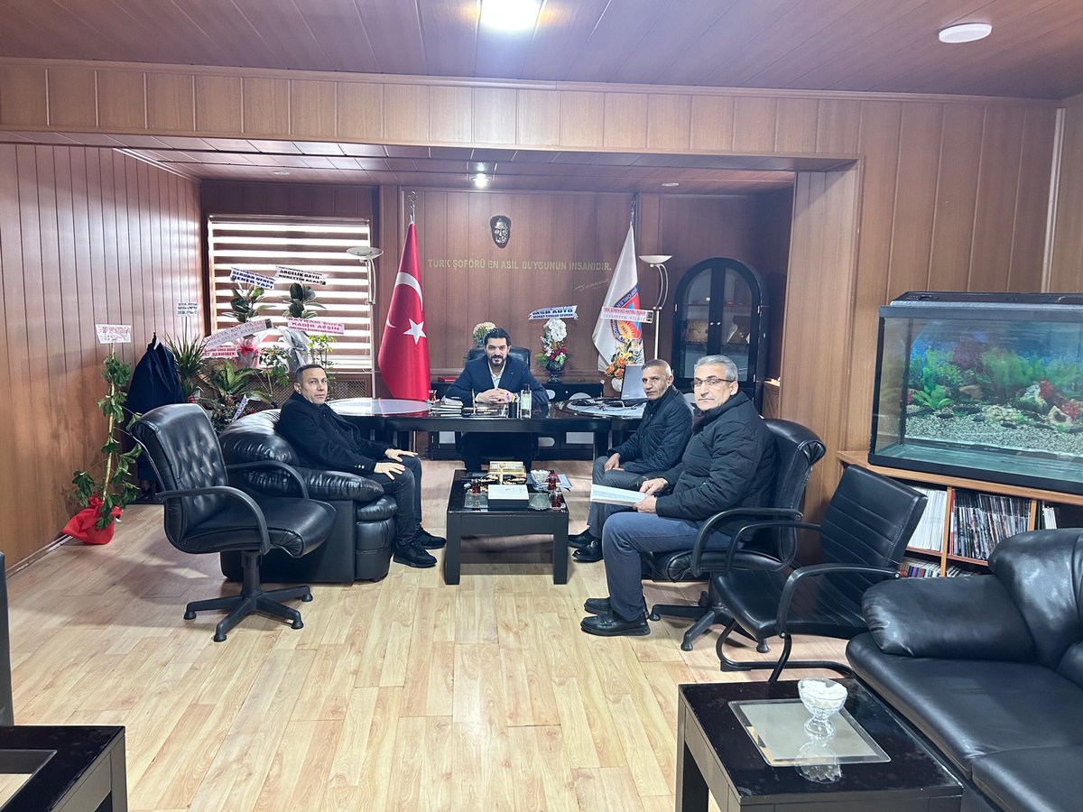 SELAHATTNA12's tweet photo. Zabıta Müdürümüz Sayın Mehmet Erdem ve Ruhsat ve Denetim Müdürümüz Sayın Mahmut Dursun odamıza hayırlı olsun ziyaretinde bulundular. Nazik ziyaretleri ve güzel temennileri için kendilerine teşekkür ederiz. https://t.co/XRdw4L1FXQ