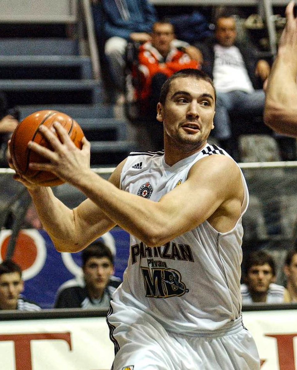 "Imao sam razne ponude, ali odabrao sam Partizan zbog toga ko je i šta je i zbog toga što sam hteo da radim sa Duškom Vujoševićem. Zvezda me je zvala u tom trenutku i davala mi je 30% više para."

- Dejan Milojević