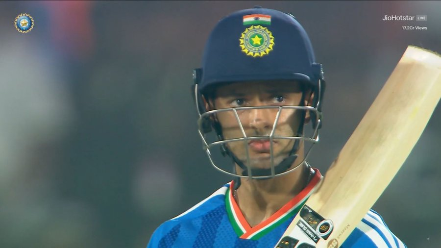 CskStorm81274's tweet image. DUBE SMASHED A FIFTY IN JUST 15 BALLS 🔥💥
Pure power. Absolute carnage! 🏏
#Dube #T20Cricket #PowerHitting #CricketFans