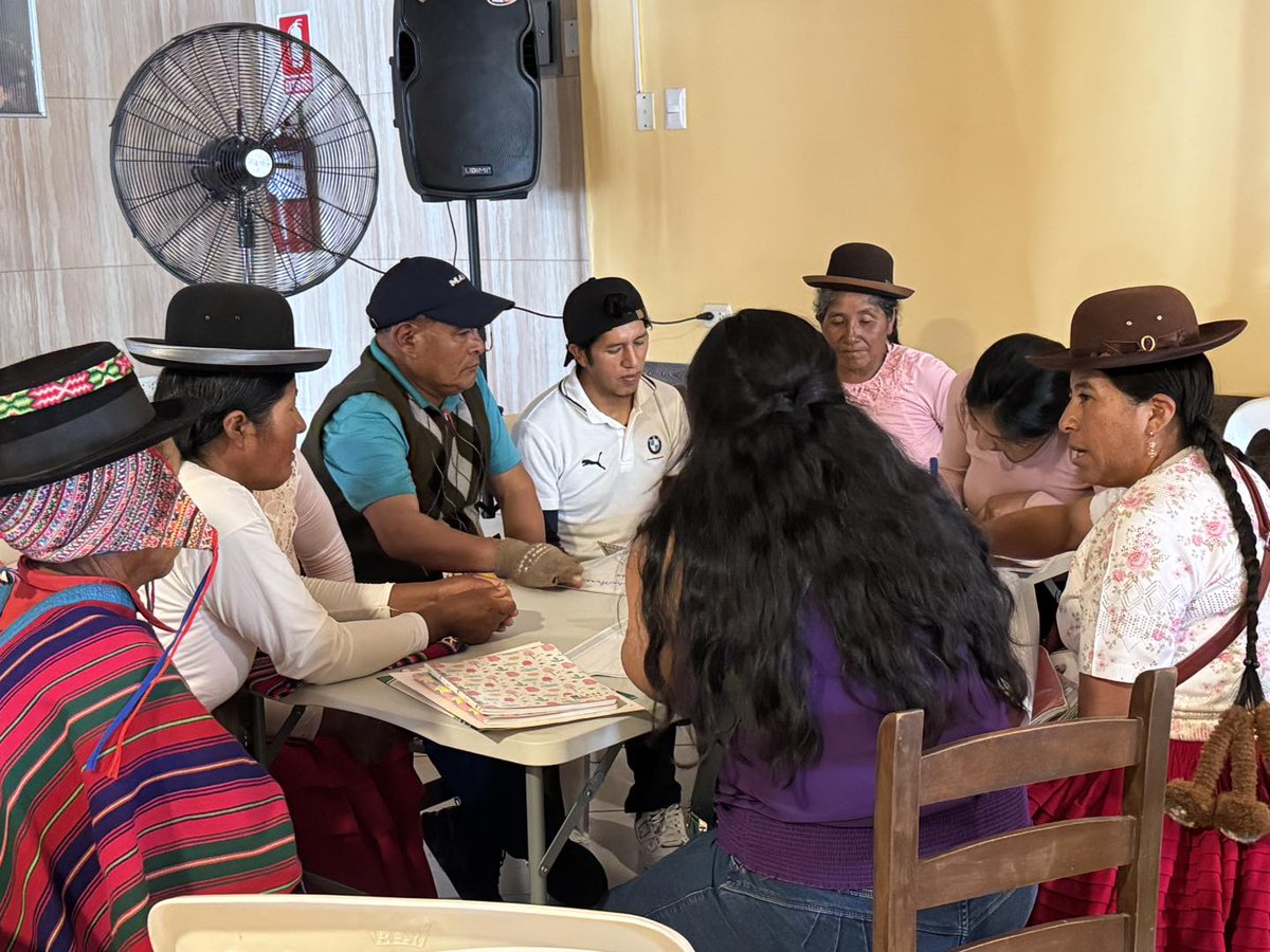 ¡Celebrando el IX Aniversario de la RENAF! 👩‍🌾✨
Lideresas rurales se reunieron para definir agenda 2026 sobre: 💧 Agua y cambio climático. 🍎 Soberanía alimentaria. 🌍 Tendencias globales.

Beatriz Salazar (<a href="/CEPES_RURAL/">CEPES</a>) expuso sobre agricultura y discriminación. #MujeresRurales