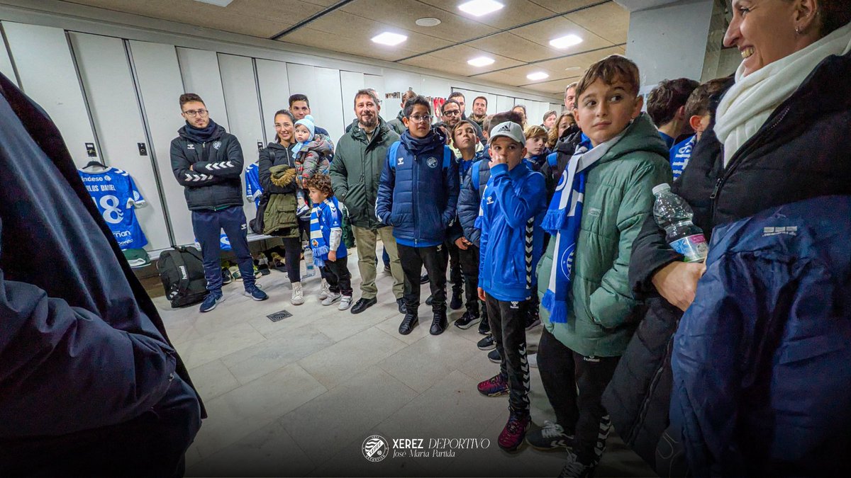 XerezDFC's tweet photo. 📸💙 #CampusXerecista
Nuestros equipos Alevín B y Alevín C de @XerezDFCCantera disfrutaron de una jornada de fútbol y convivencia de la mano de la @XerecismoLibre en Chapín
Conocer los preparativos, recorrer las instalaciones y vivir un día de partido desde otra perspectiva. https://t.co/IFYPGu5iRp