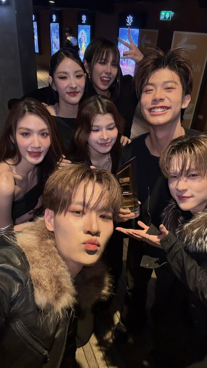 Pin Pattheera tweet media