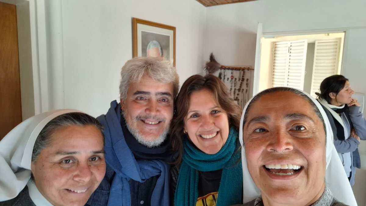 Toda la energía positiva, las oraciones y los buenos pensamientos para ella.🙏
Que no le falte el amor, la fe y la fuerza en este momento, sin dudas estas de la mano del señor, el que todo lo puede.💫

Estamos con vos, Hna. Pilar 💖✨