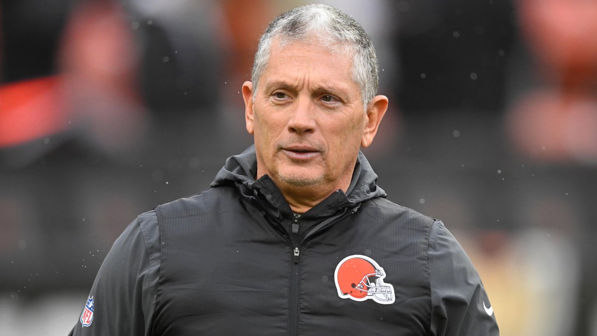 PolymarketBlitz's tweet image. DYSFUNCTIONAL.

Candidates passed up on the Browns HC position due to owner Jimmy Haslam unwillingness to let go of DC Jim Schwartz.

Schwartz is now upset he wasn't made HC and doesn't plan on returning to Browns, per @MikeGarafolo
