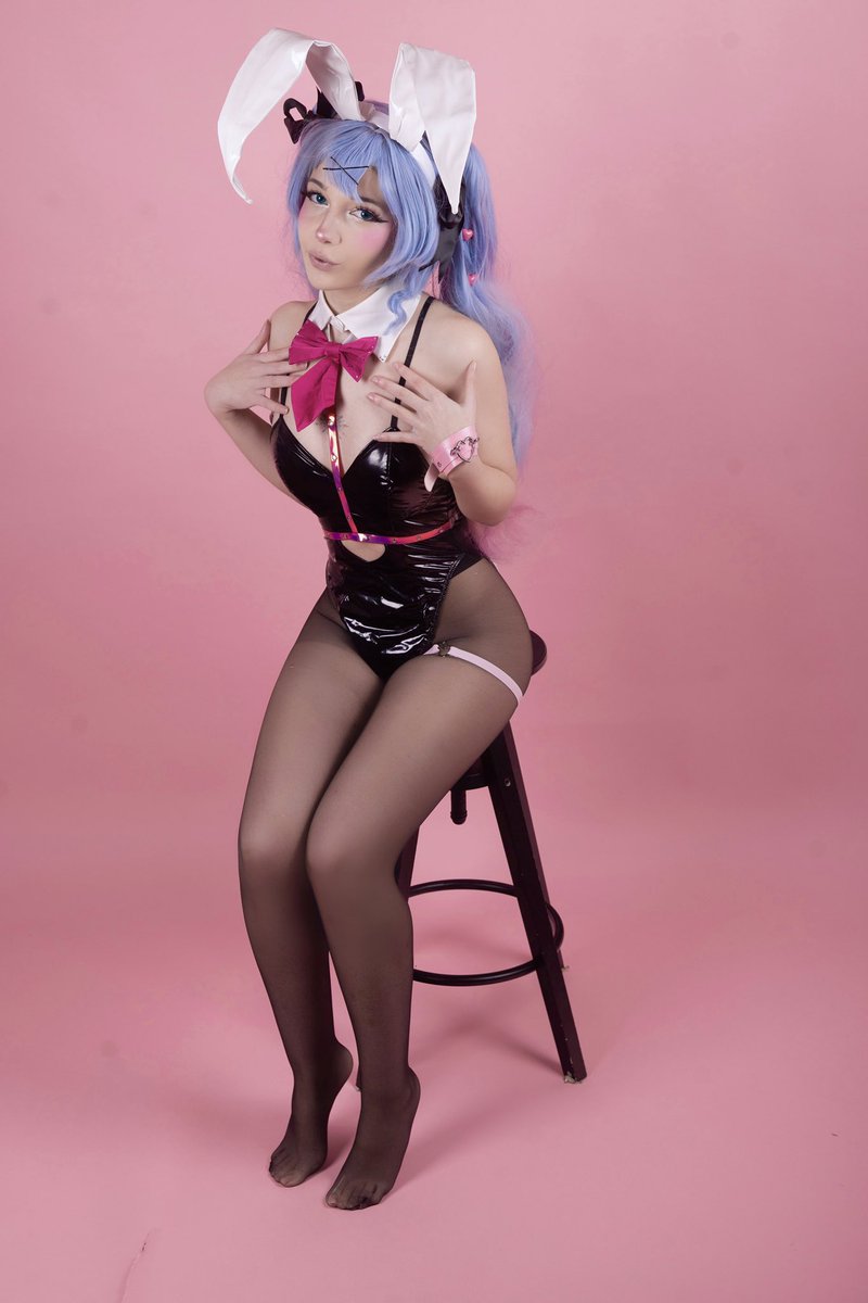 lucelunaxx's tweet photo. missed me? here is my miku rabbit hole cosplay💗 https://t.co/glyEGVeAlF