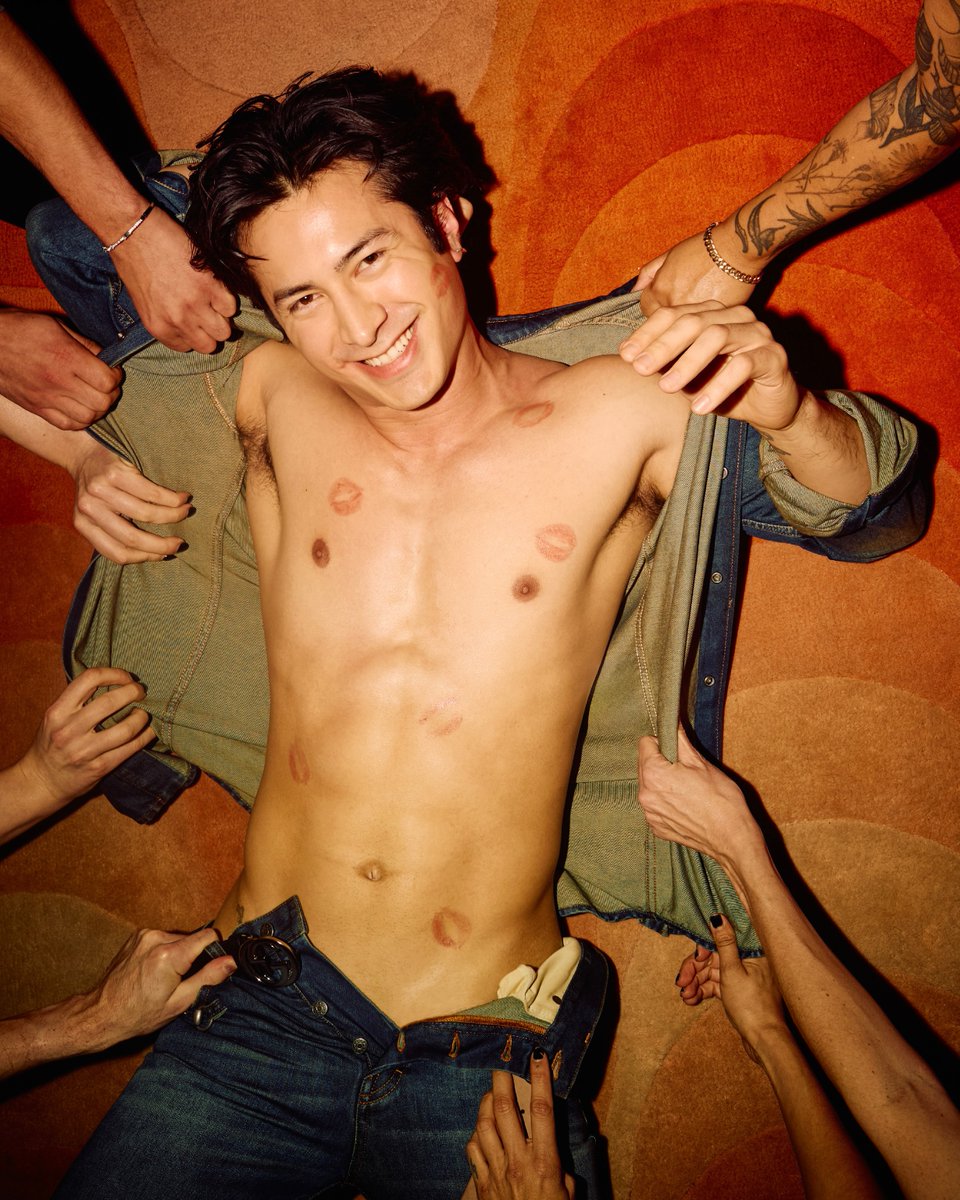 wonderlandmag's tweet image. Covering Wonderland’s Spring 26 issue, Hudson Williams sits down with co-star Sophie Nélisse for a candid conversation on industry whiplash, pinch-me moments, and why everyone is absolutely right to think the boys are exhausted.

Tap the link in bio to pre-order the issue.